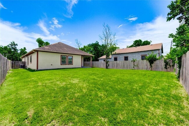 Building Photo - 3805 Shelby Cir