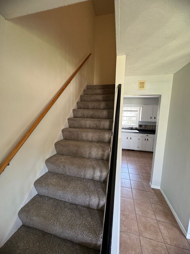 Building Photo - 3 bed 1.5 bath home in Bettendorf!