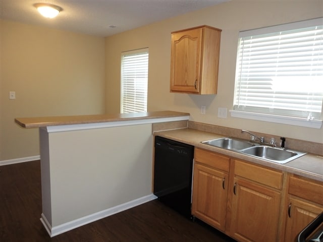 Building Photo - 7316 Parklake Pl