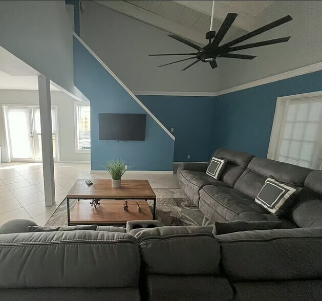 Building Photo - 2417 Sundy Ave