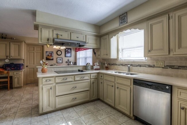 Building Photo - 12439 Piping Rock Dr