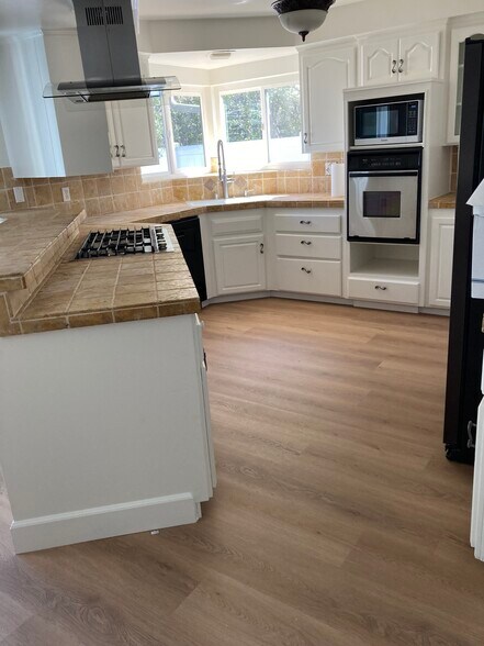 Building Photo - 20428 Roslin Ave