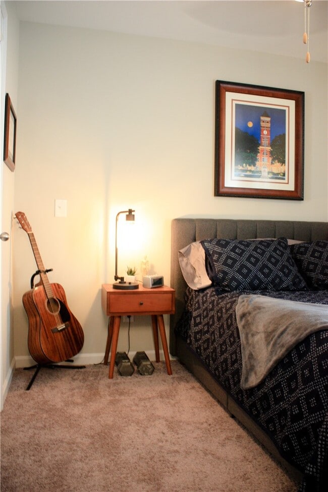 Building Photo - 1980 W Main St