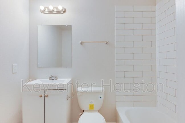 Building Photo - 5405 Groveton St