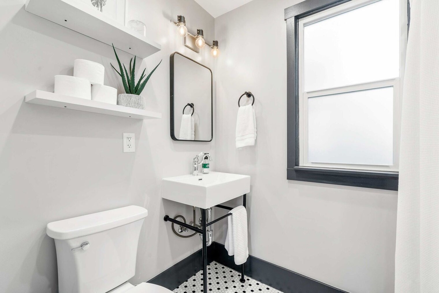 Building Photo - 3820 SE Belmont St