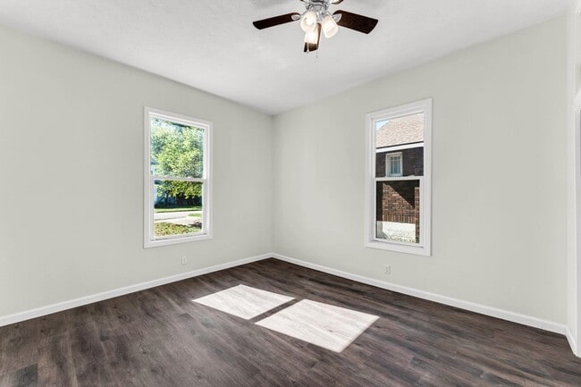 Building Photo - 3 Bed | 1 Bath | Loft | FULLY Remodeled | Springfield MO | PETS WELCOME!