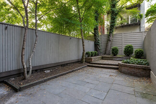 Building Photo - 117 E 91st St