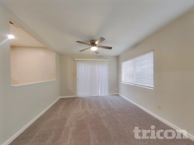 Building Photo - 2749 El Rey St