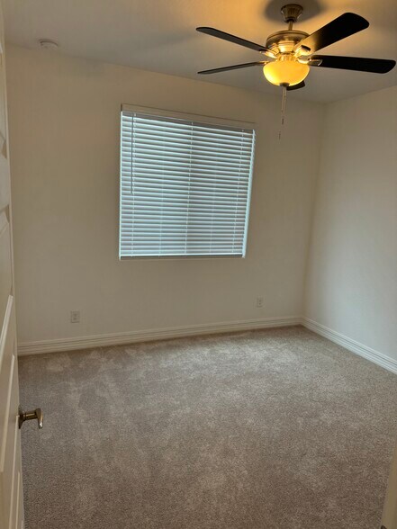 Building Photo - 8758 W Medlock Dr