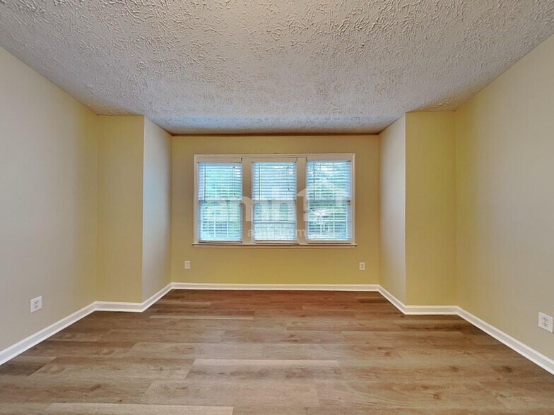 Building Photo - 108 Summershade Ct