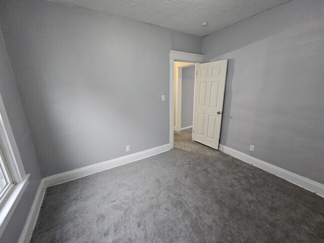 Building Photo - 10602 Earle Ave