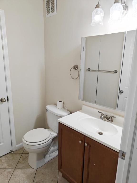 Building Photo - 476 Robbe Ave