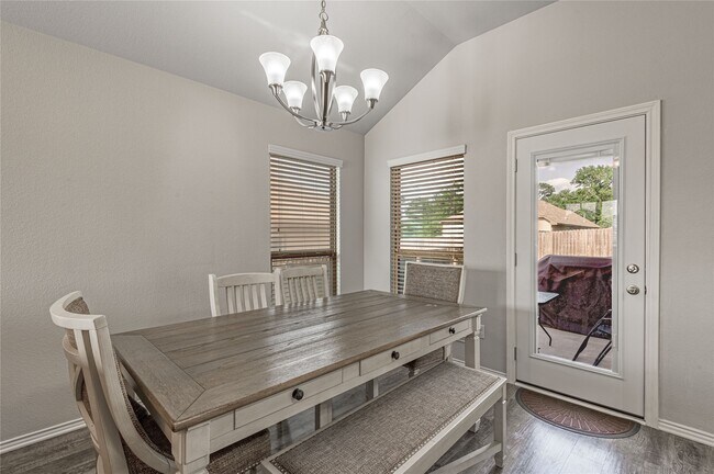 Building Photo - 133 Bates Ct