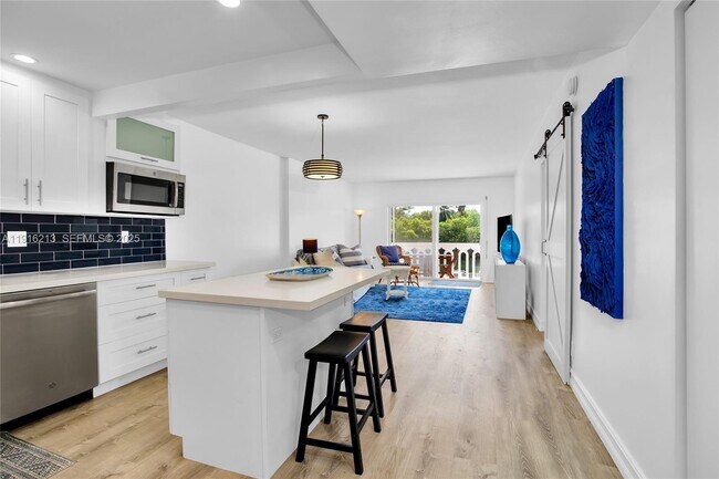 Building Photo - 100 Edgewater Dr