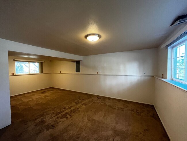 Building Photo - Excellent location at an affordable price!