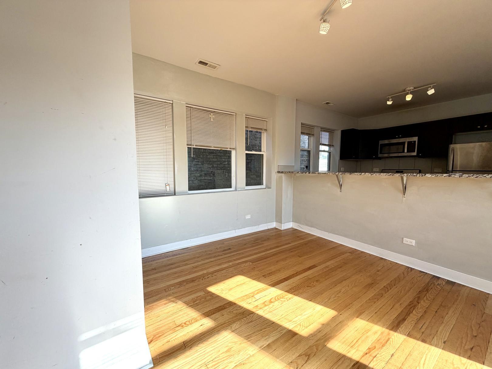Building Photo - 4117 W Lawrence Ave
