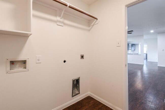Building Photo - 6226 El Granate Dr
