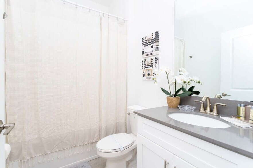 Building Photo - 4319 Scene Ln