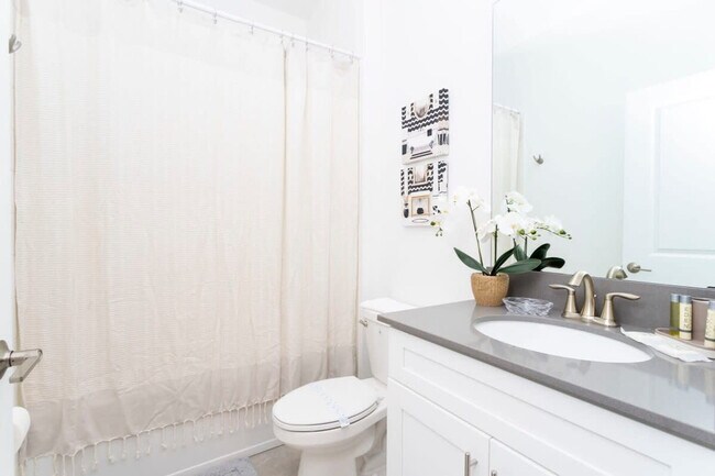 Building Photo - 4319 Scene Ln