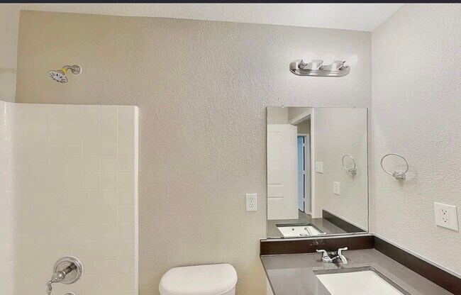 Building Photo - MOVE IN READY