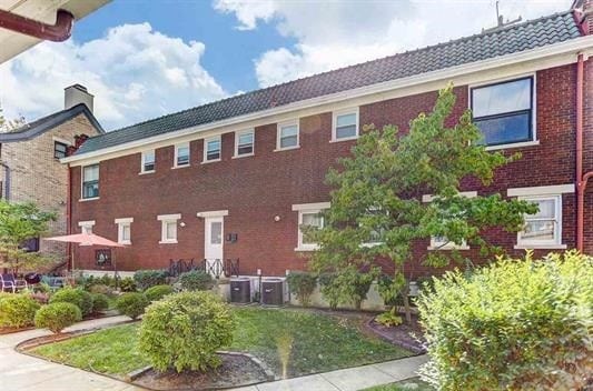 Building Photo - 219 Riverside Dr