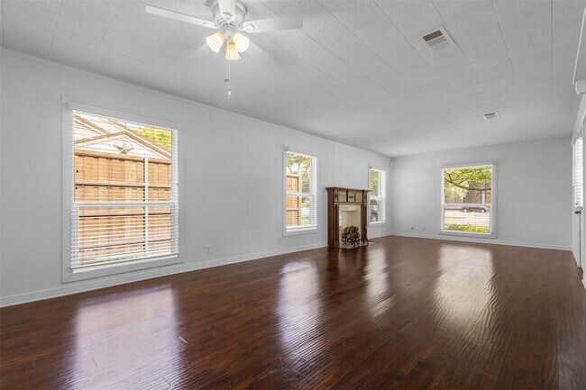 Building Photo - 9103 Forest Hills Blvd