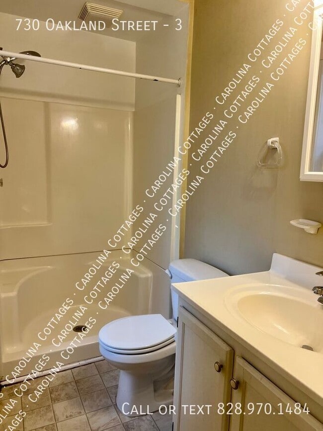 Building Photo - 730 Oakland St