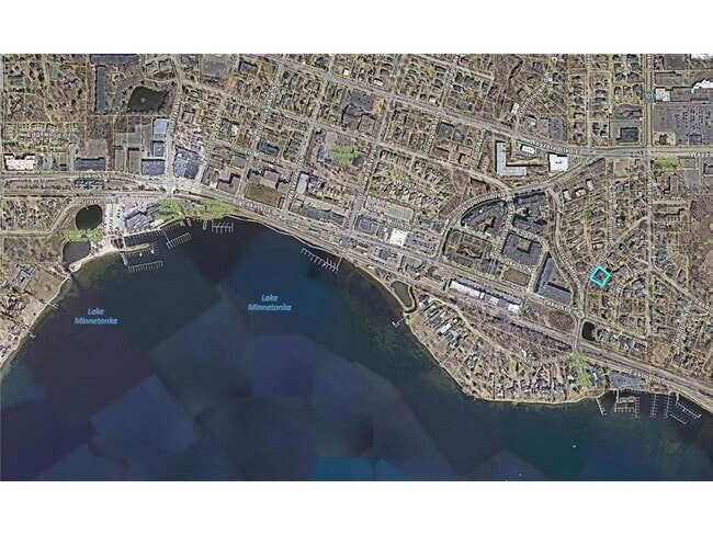 Building Photo - 1042 Circle Dr