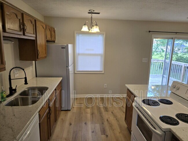 Building Photo - 4803 E Indian Trail