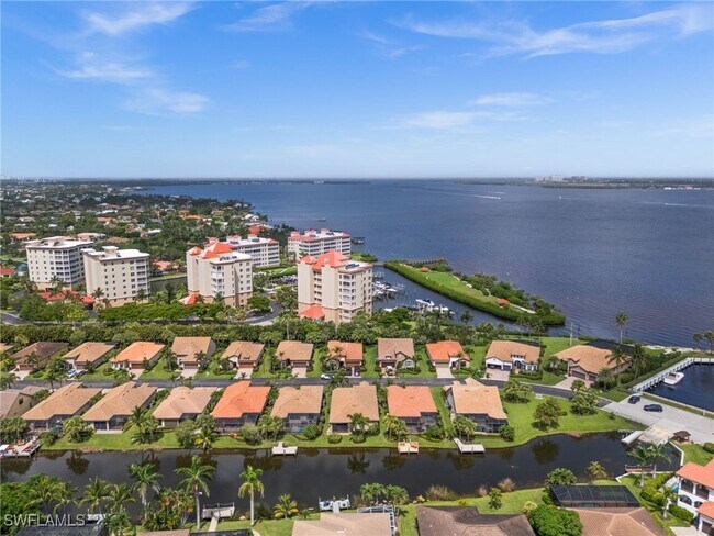 Building Photo - 14750 Laguna Dr