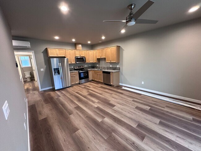 Building Photo - 4 Bedroom / 4 bath New Townhome. Every bedroom is its own Master Suite with your own full bathroo...