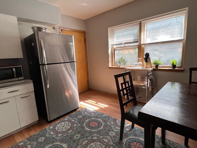 Building Photo - 3401 S Howell Ave