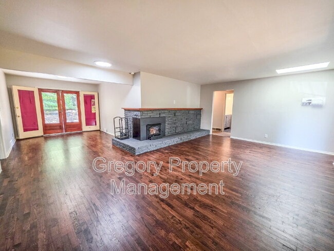 Building Photo - 17931 Fremont Ave N