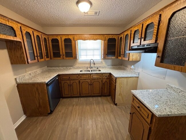 Building Photo - 12 Tripp St