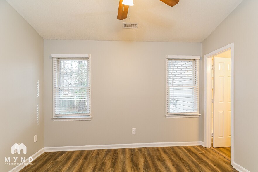 Building Photo - 409 Crosspine Dr