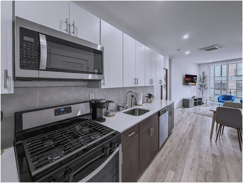 Building Photo - 1214 N American St