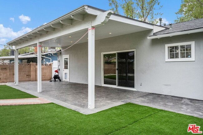 Building Photo - 23922 Archwood St