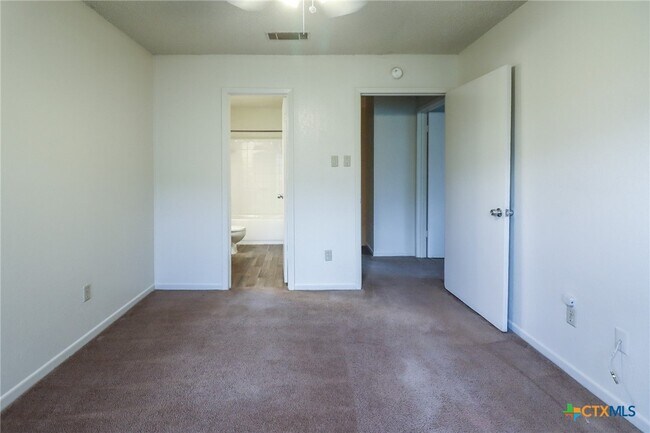 Building Photo - 1105 Covey Ln