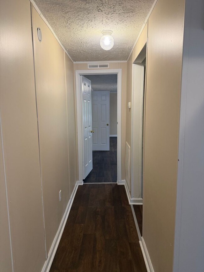 Building Photo - Home For Rent