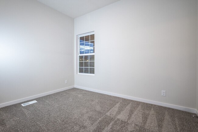 Building Photo - Top Of The Line Newly Built Duplex!