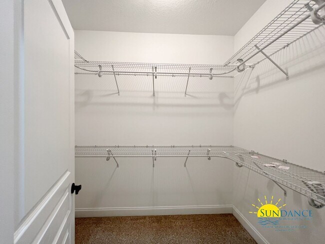 Building Photo - Gorgeous 4 Bedroom Home in FWB!