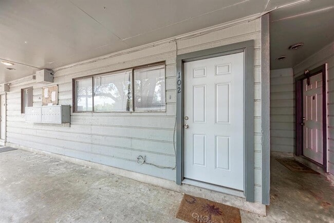 Building Photo - 803 W 28th St