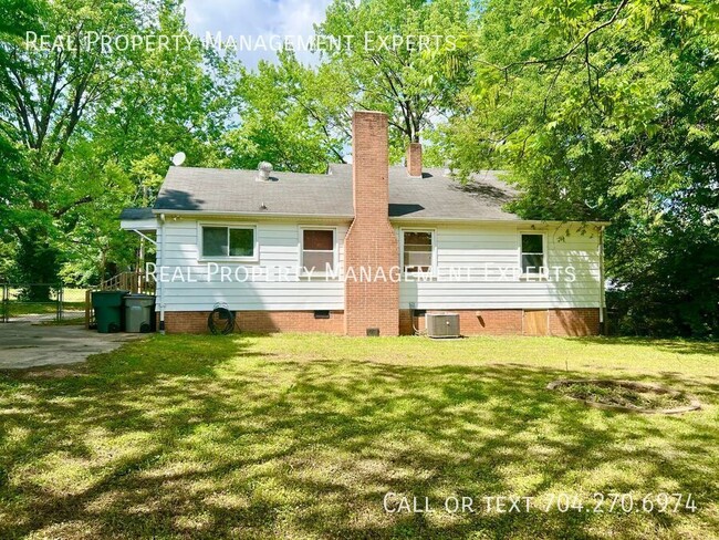 Building Photo - 1105 Balthis Dr
