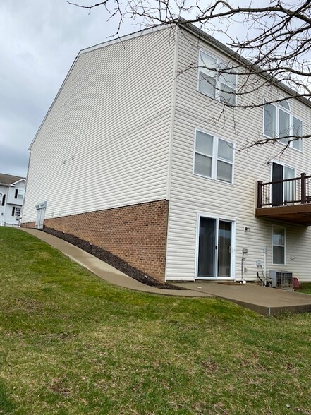 Building Photo - 1100 Arrowhead Dr