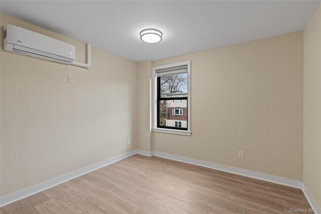 Building Photo - 135 Wakefield Ave