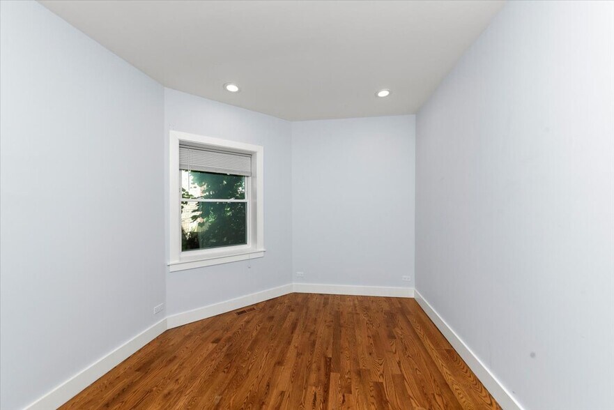 Building Photo - 4912 N Washtenaw Ave