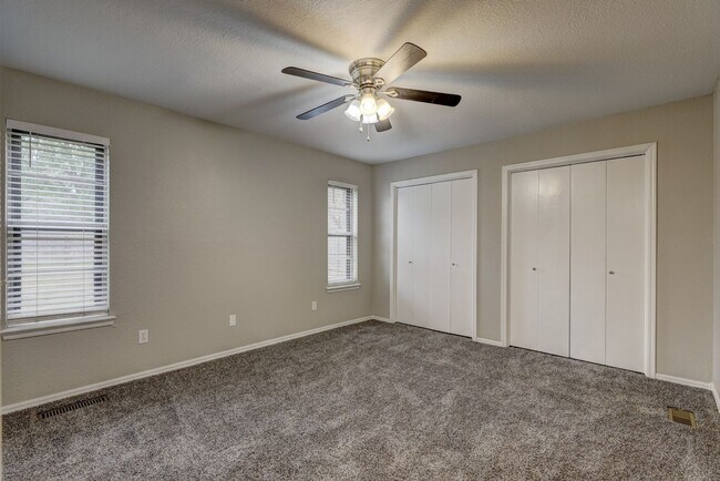 Building Photo - 816 N Briarcliff Dr