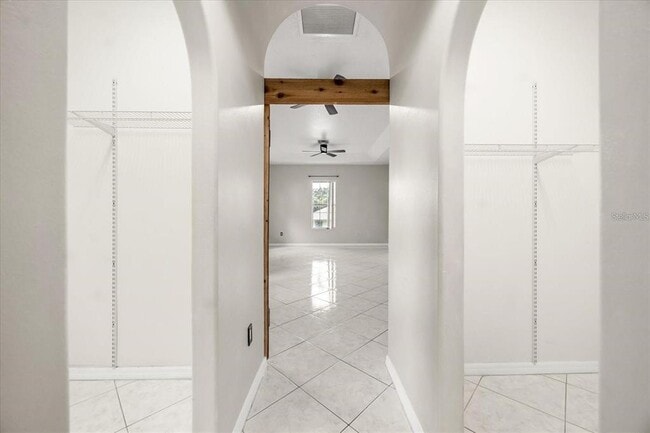 Building Photo - 13848 Vista Del Lago Blvd