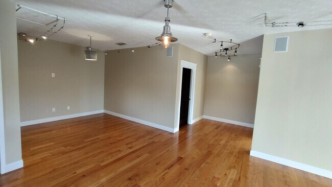 Building Photo - 236 Main St