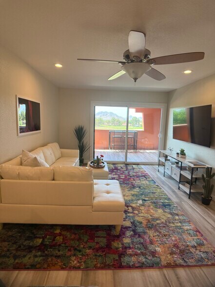 Modern and relaxing - 12212 N Paradise Village Pky S
